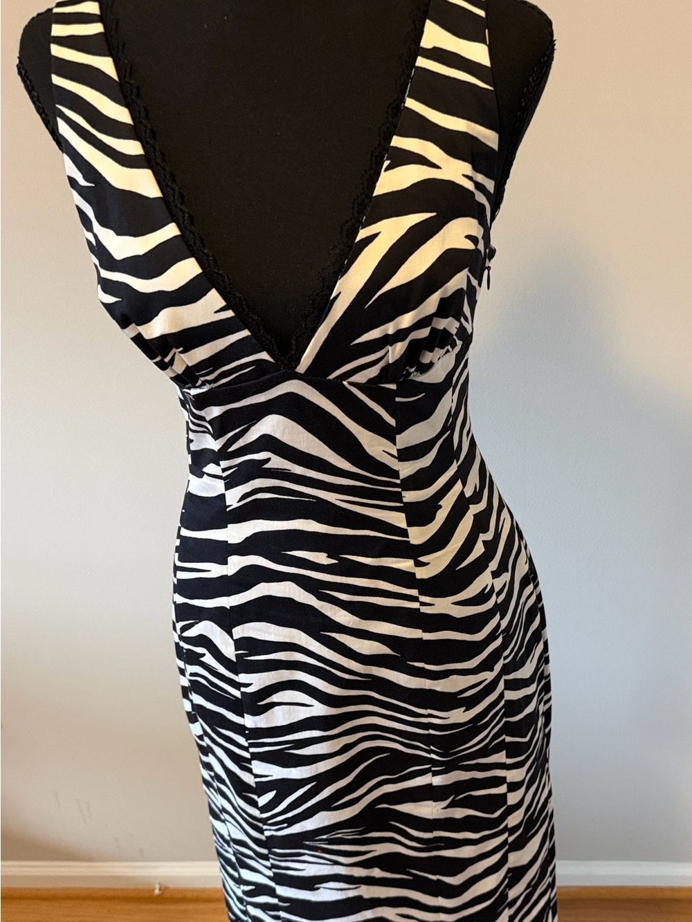 bebe Black & White Zebra Print V-Neck Midi Dress